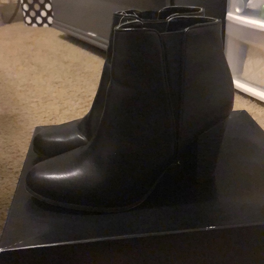 Ann Taylor booties - Picture 2 of 3